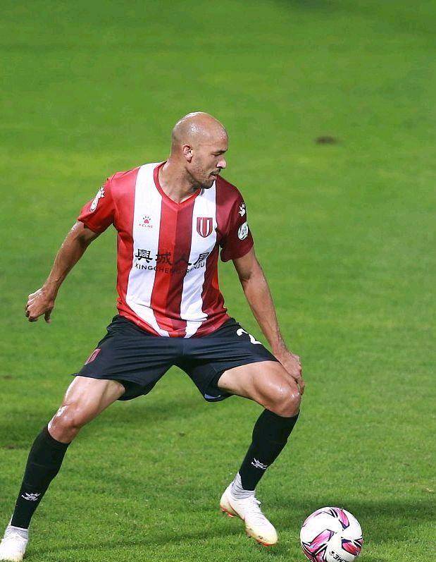 成都蓉城客场压哨胜津门虎:费利佩双响,孔帕尼奥补时连扳2球_比赛_天