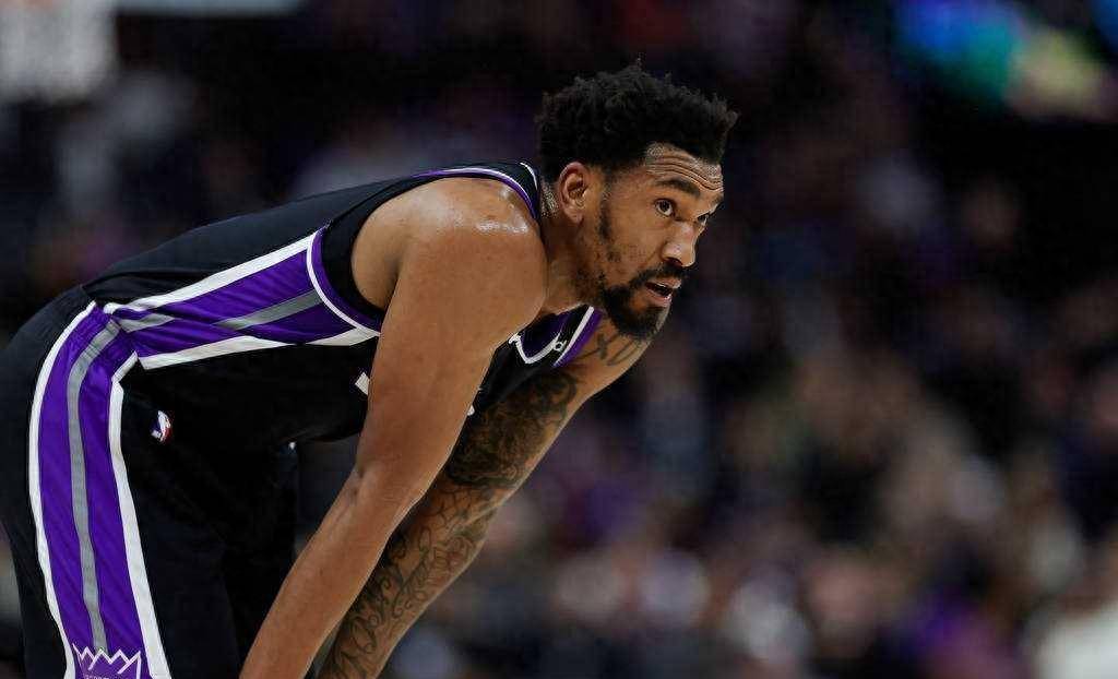 国王核心后卫常规赛报销,右膝副韧带扭伤将缺席4-6周_马利克·蒙克