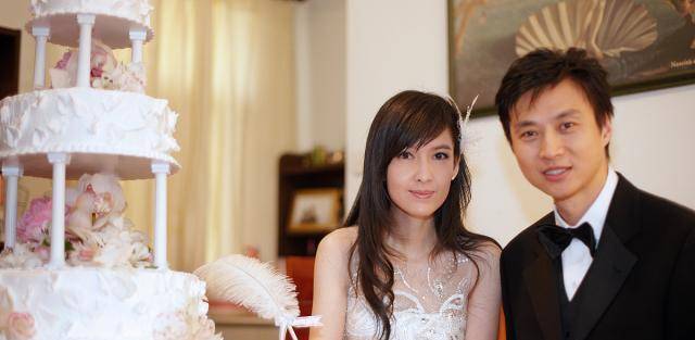 原创香港最能忍的女人被不忠诚8次后竟然还为渣男打抱不平