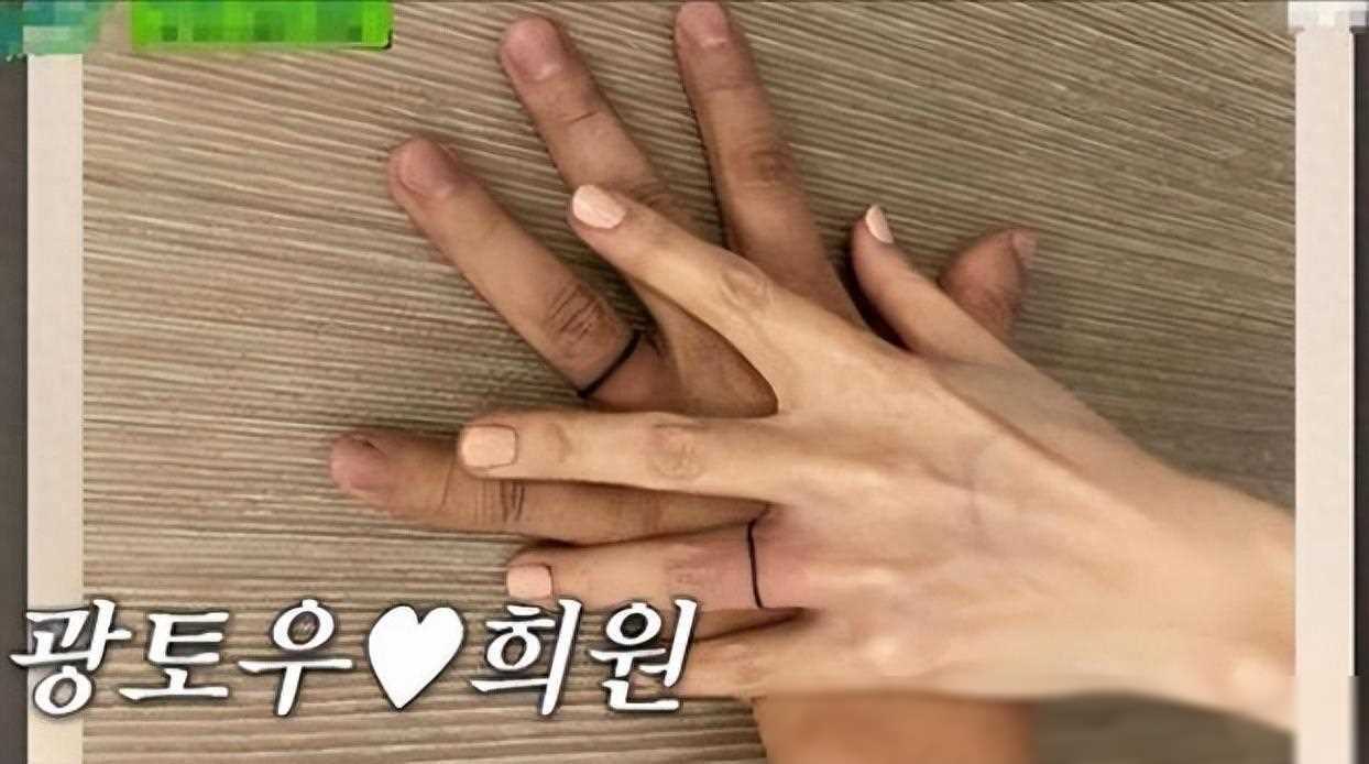 她声称,纹身戒指会永远留在手上,象征着经得起考验的爱情.