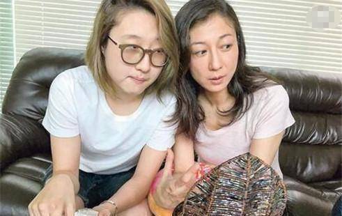 成龙疑回应小龙女事件,无论做什么都有乐趣_女友_习惯_吴绮莉