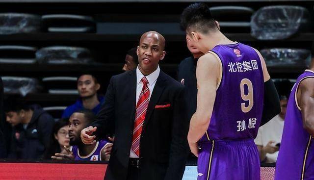 原创惨败32分北控四连败坐稳联盟倒一马布里你该主动申请下课