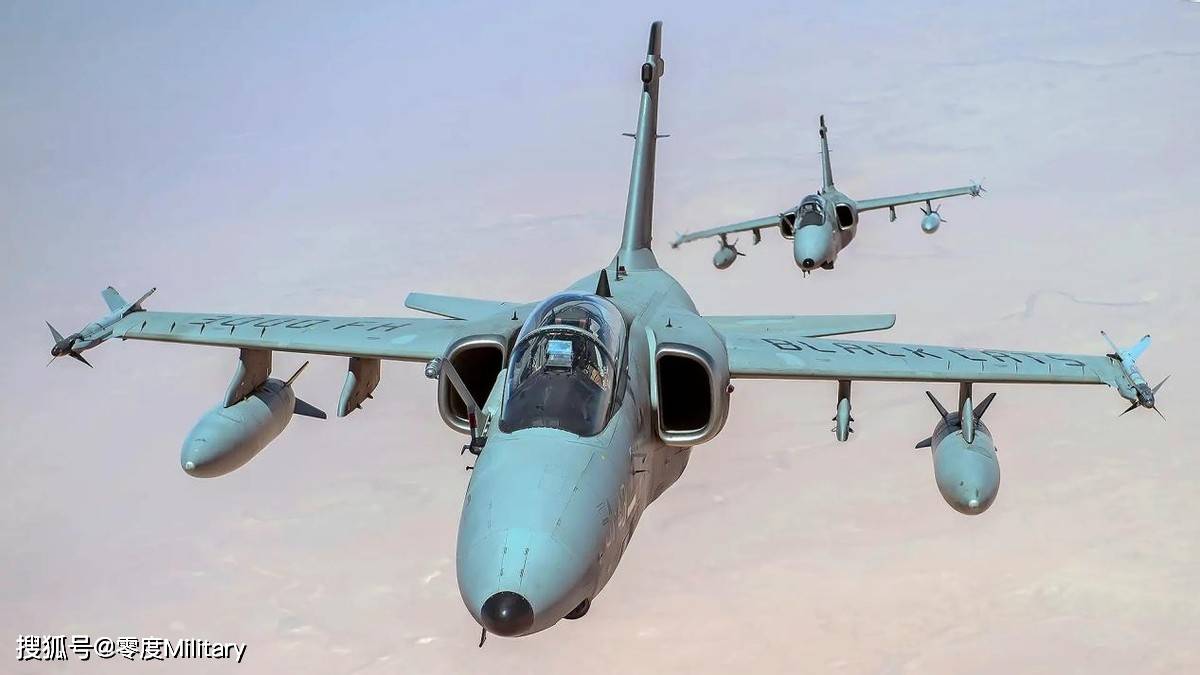 交付给意大利空军最初的前线中队,位于伊斯特拉纳的51联队的第103中队