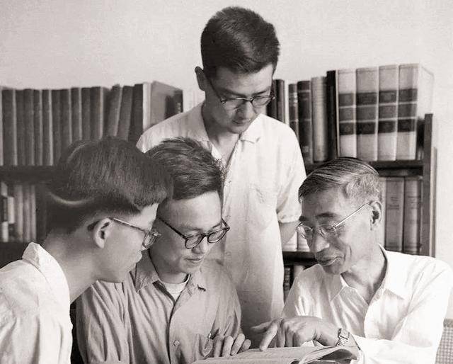 "两弹元勋"郭永怀:飞机失事不幸牺牲,独女初中没毕业成下乡知青_祖国_