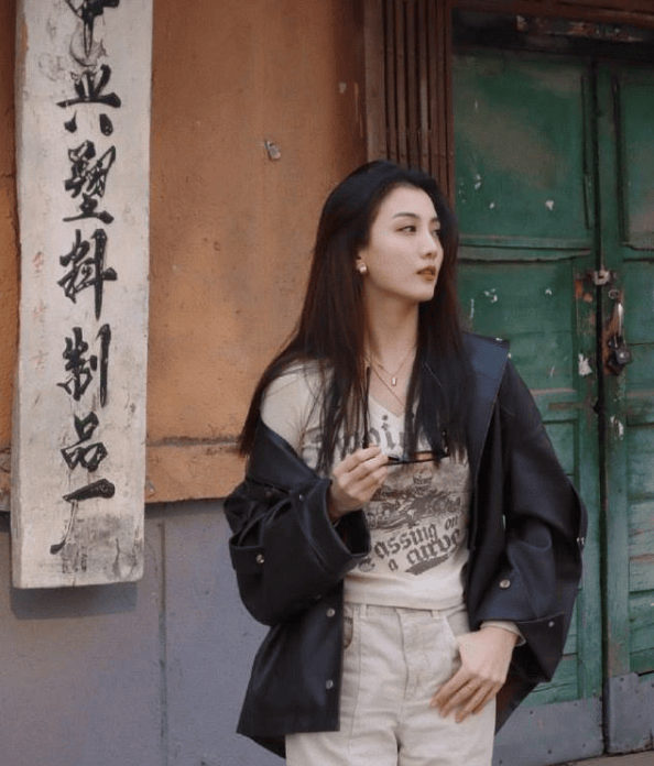 文艺范儿赵继伟妻子王君瑞晒美照:最近～_球迷_微博