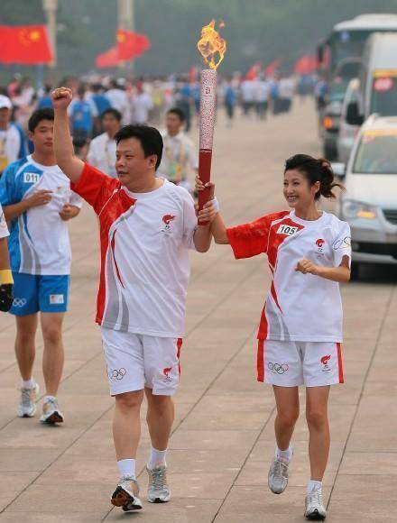 原创2016年曹云金怒揭主持人春妮与郭德纲有染听听娱记卓伟怎么说