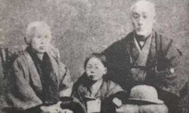 在封建思想的影响下,那个时代人们对于男孩看得还是很重的,所以苏曼殊