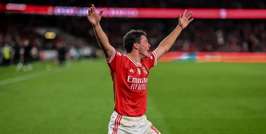 曼联准备打破队史转会记录引进本菲卡天才与b费组葡萄牙中场组合