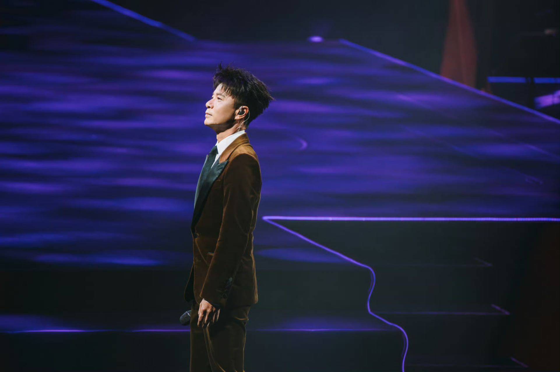 李克勤弦续巡演苏州站开唱 经典港乐碰撞江南春日 -影圈焦点新闻的专