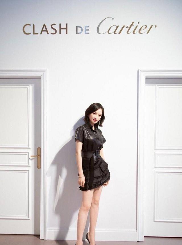 宋茜真是时尚种草机一袭黑色针织裙大秀a4腰火辣身材更是致命