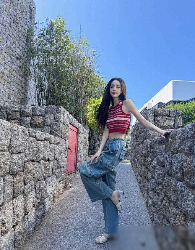 泳装火辣性感,女友视角心动如潮_李沁_照片_穿着