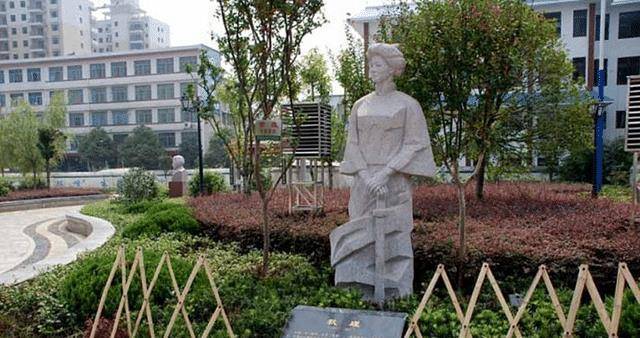 秋瑾去世的时候,他的儿子王沅德只有十岁,而她的女儿王灿芝才只有六岁