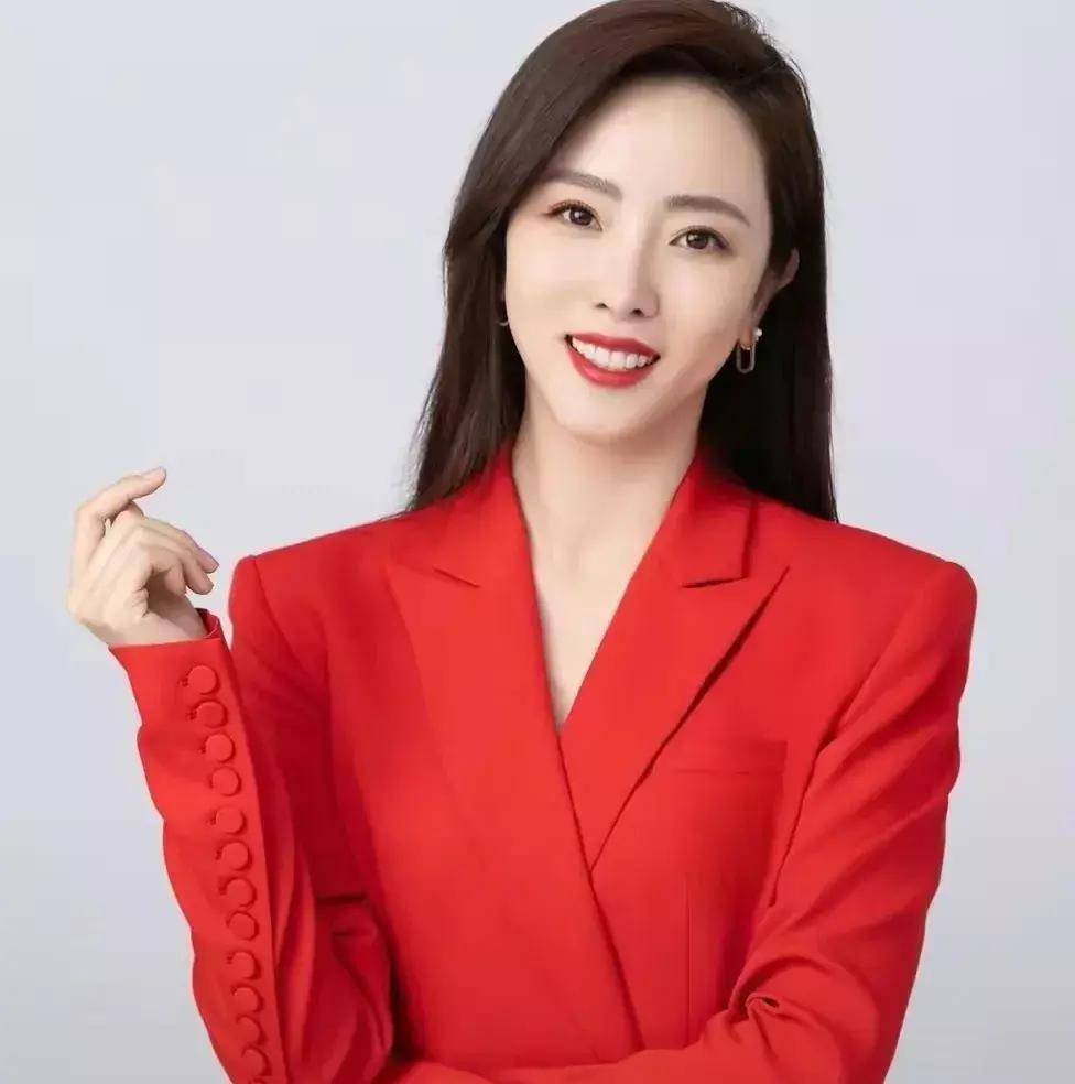 李思思:试着安静下来吧,去做个"淡人",波澜不惧,宠辱不惊!