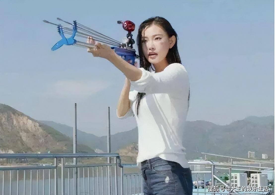 被王晶发掘时才大二,拍三部戏狂赚26亿票房,她是最美"晶女郎"_童菲来