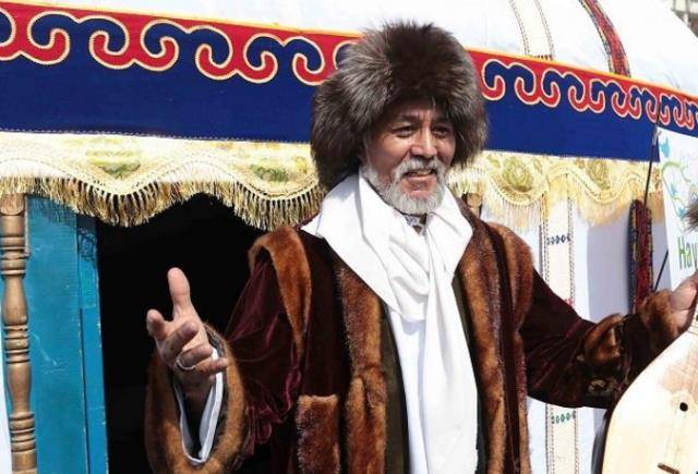 最重要的原因当然是俄罗斯和哈萨克斯在地缘政治上密