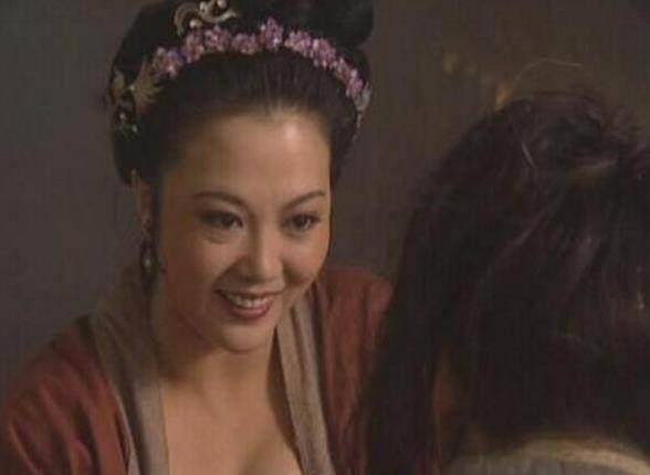 稍微好点的人家都会请个丫头服侍,或有个大娘帮衬,大姑娘小媳妇抛头