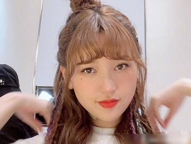 金莎一餐仅吃2只虾2根青菜谁留意到金晨的饭量后期看不下去了