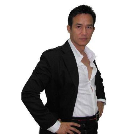 1985年被徐克发掘成为旗下签约演员.