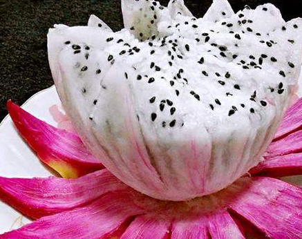 今天我第一次吃了火龙果雪葩哇塞简直是太好吃了