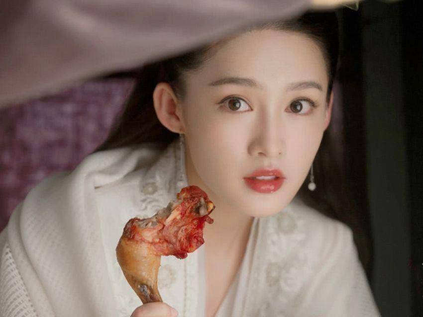 原创原创被肖战奉为女神与杨洋最佳cp万年不红李沁还差个打气筒