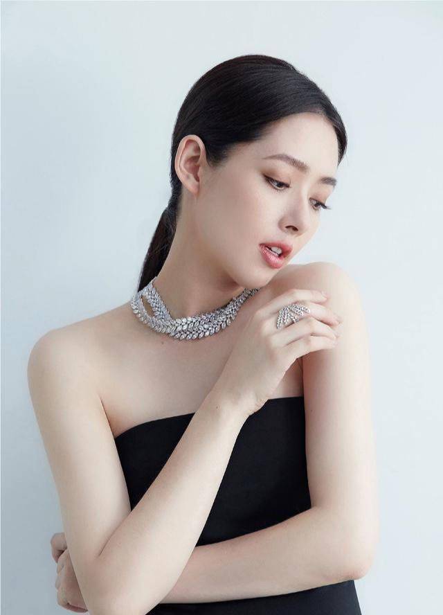 原创小向太郭碧婷快生啦穿长裙挺大孕肚逛街获向佐呵护好甜蜜