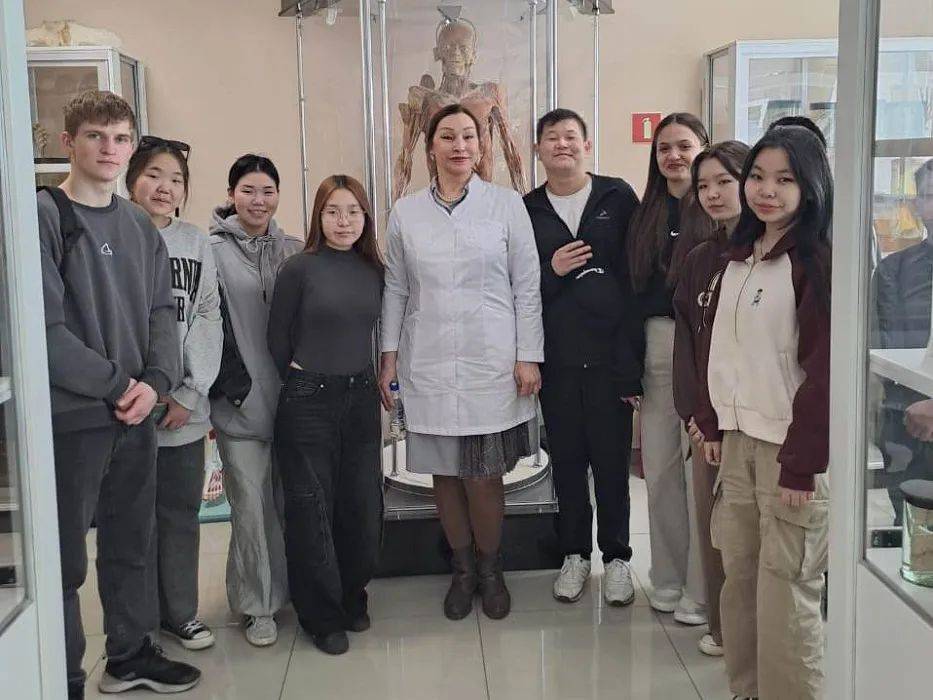 通过博物馆走进大学雅库特的中学生们开始了解太平洋医科大学