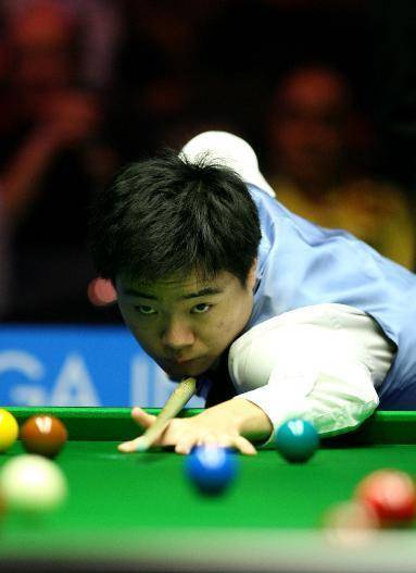 世锦赛4冠王被逆转淘汰,我们一哥迎杀入4强良机_比赛_台球_塞尔比