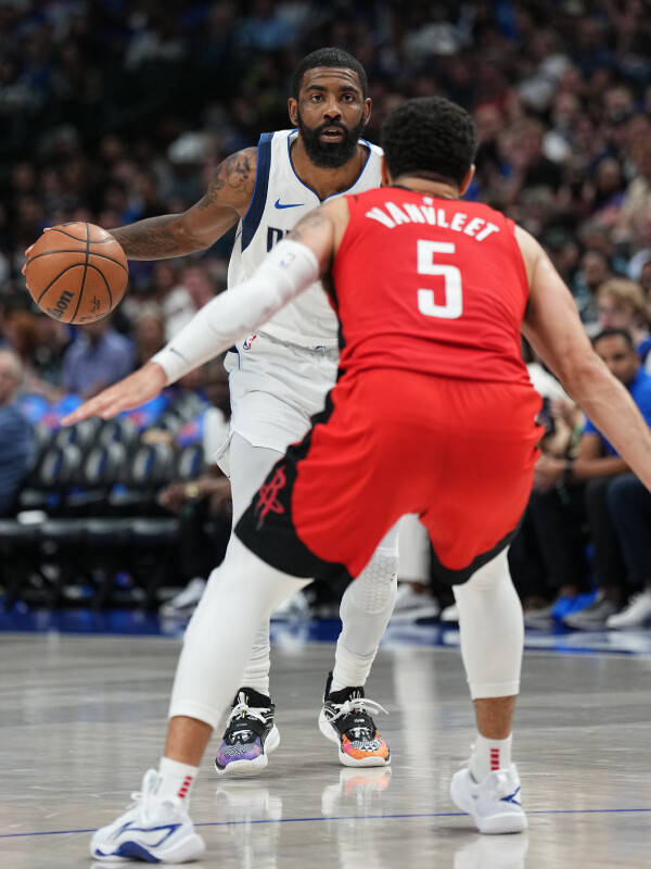 复出后22胜7负领跑西部欧文48分末节加时25分送给火箭5连败