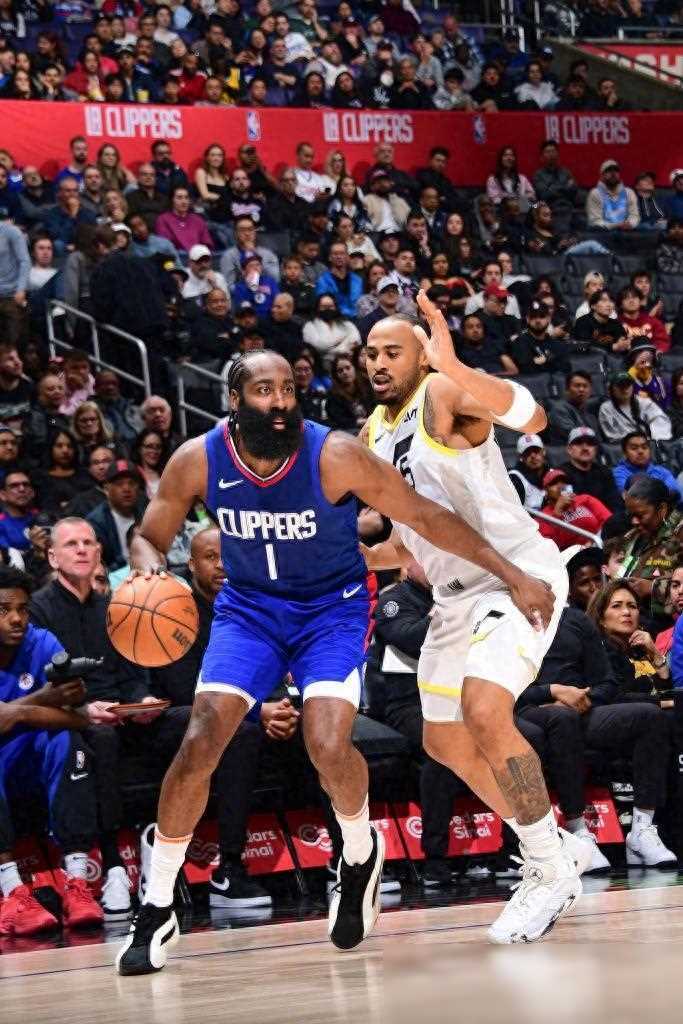 他们在伦纳德缺阵的情况下仍能战胜强敌,展现了强大的竞争力和深厚的