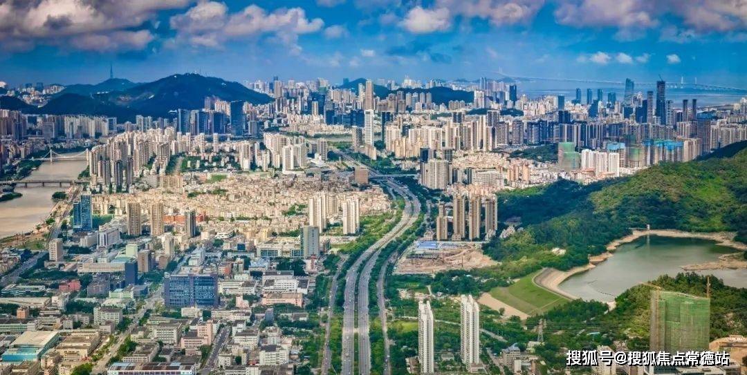 项目选址于珠海高端居住片区——南湾,东联主城,西接鹤洲新区,南达