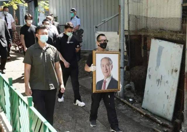 原创赌王移棺东华义庄何猷君伤心落泪怕被发现二太累到不会走路