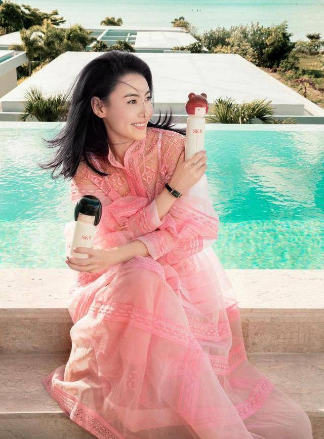 原创39岁张柏芝美翻了穿薄纱粉裙显曼妙身材笑容甜美胜似20岁少女