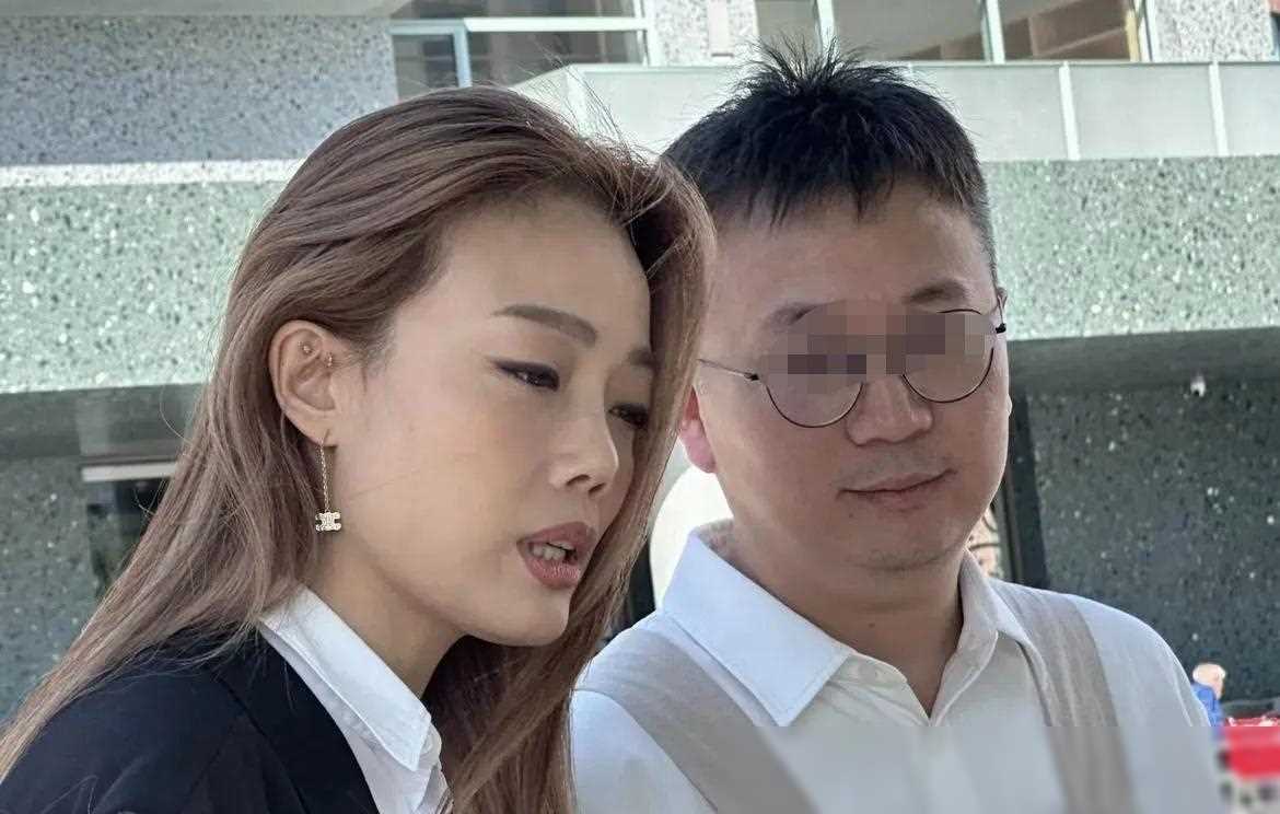 网友偶遇容祖儿，皱纹明显，年龄感十足！