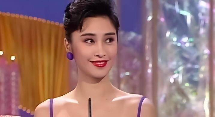 原创原创李克勤太太被誉为香港第一美人身材高挑五官大气素颜也很棒