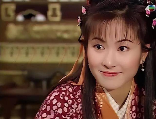 她出道时即攀上了巅峰,她在《封神榜》中饰演杨莲花的角色至今仍然被