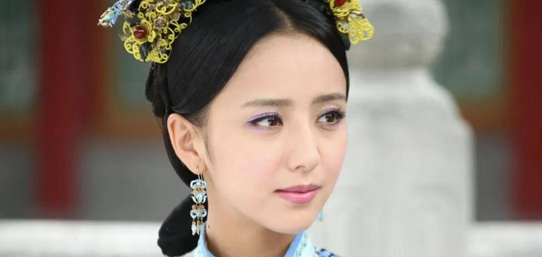 原创40岁佟丽娅现状:带9岁儿子阿那亚度假,儿子肉嘟嘟好可爱