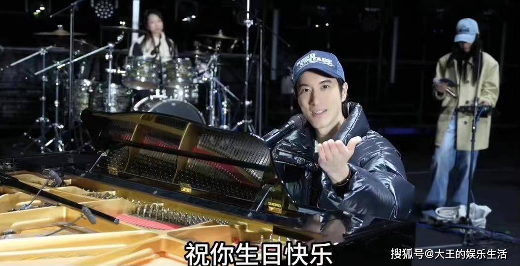 原创成龙70岁大寿出动半个娱乐圈张艺兴黄子韬谭咏麟祝福上热搜