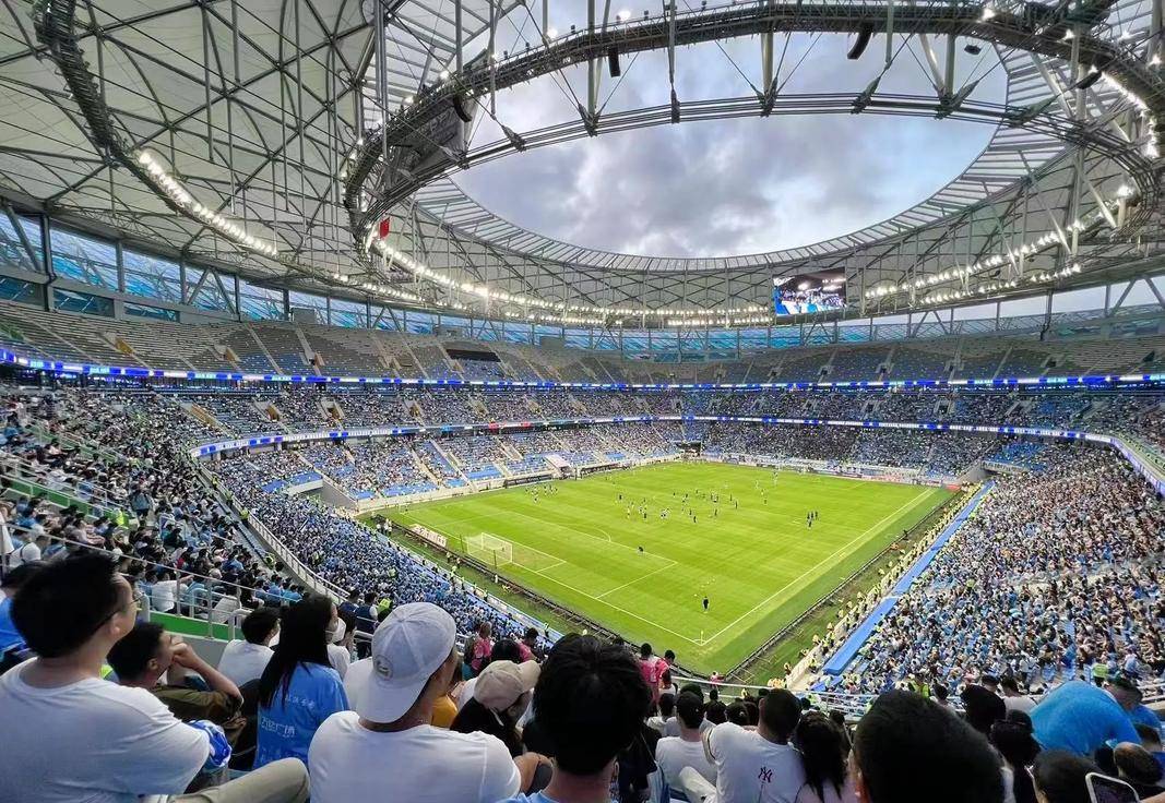 大连英博主场面对辽宁铁人谁是辽宁足球的旗帜本场比赛见分晓