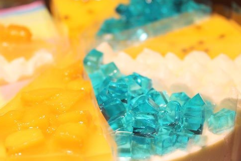 原创一家由2个男生开的蛋糕店做出的彩虹芝士不仅惊艳还有5种口味