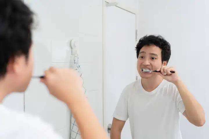 你真的会刷牙吗刷牙最该刷的其实不是牙齿