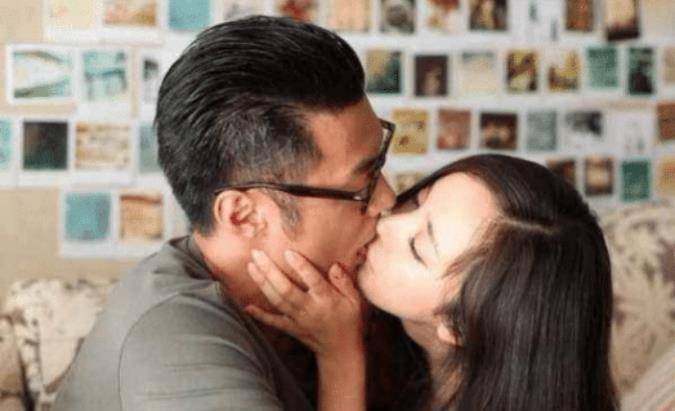 原创原创演员拍吻戏为何都只有上半身当镜头下移时你就全明白了