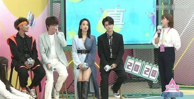 黄子韬戴橘色发带变身撕漫男,稳赢鹿晗_宋茜_黑色_外套