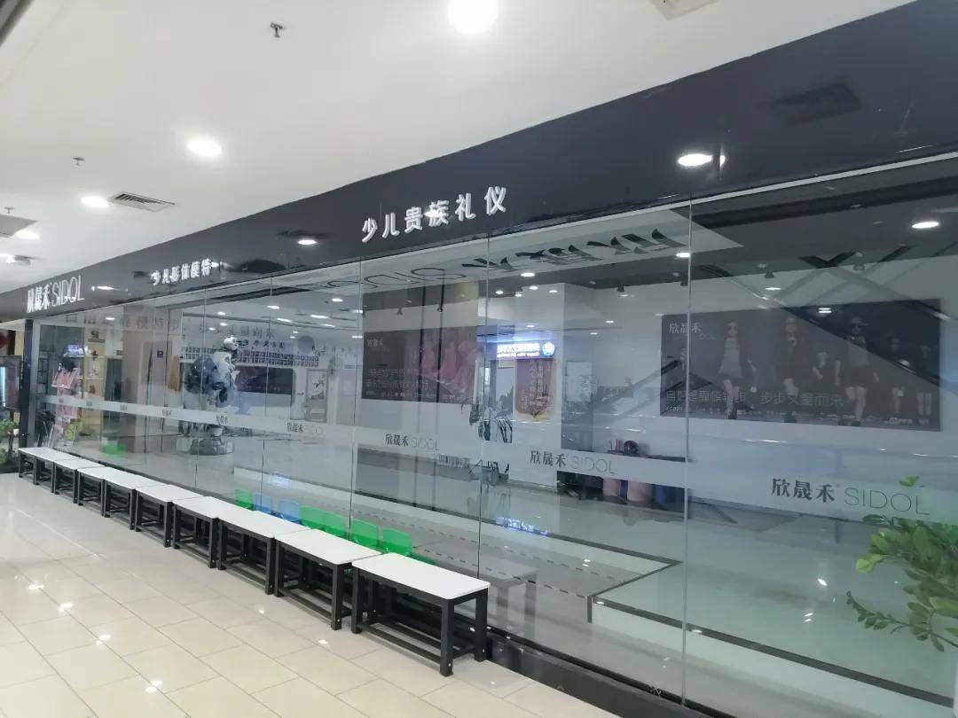 大连突发学校停课老师们维权家长们预付款超百万