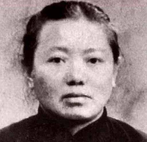 她15岁与张大千同居,密会7年却未成为他三姨太,27岁因美貌丧命_池春红