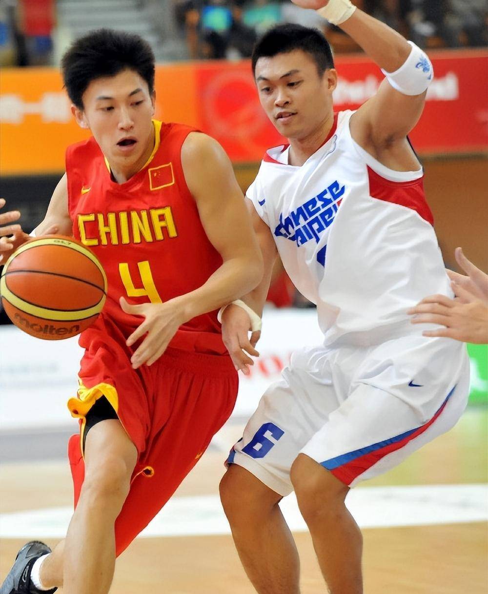 第四名:广州男篮 赵洋,现年37岁,常规赛未打比赛赵洋在2023年选秀大会