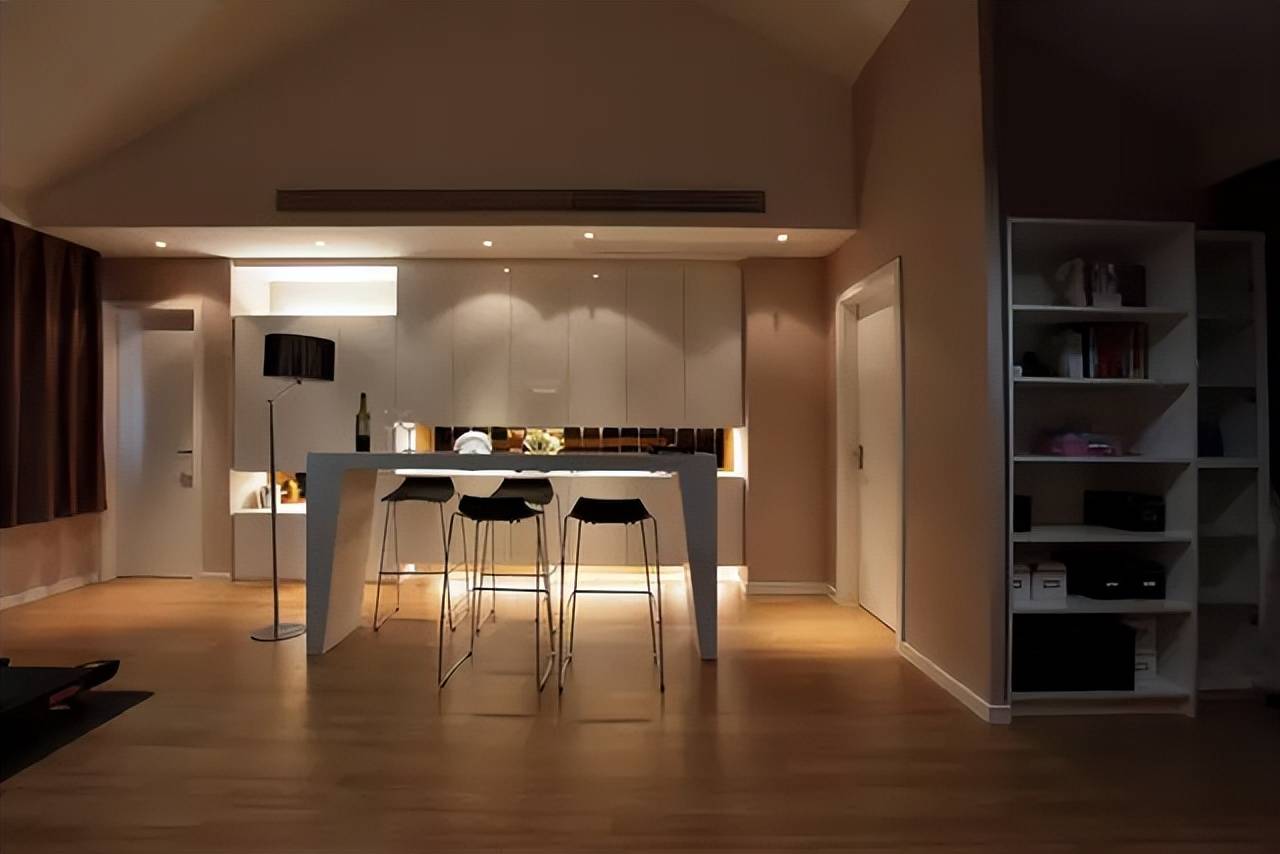 90平现代复式惊艳开放:独特品味邀气质女主,时尚等你入驻!