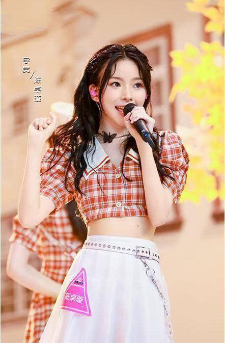 陈卓璇"璇言璇语"出圈,黑红体质成功逆袭,反超希林娜依高_张艺凡_热度