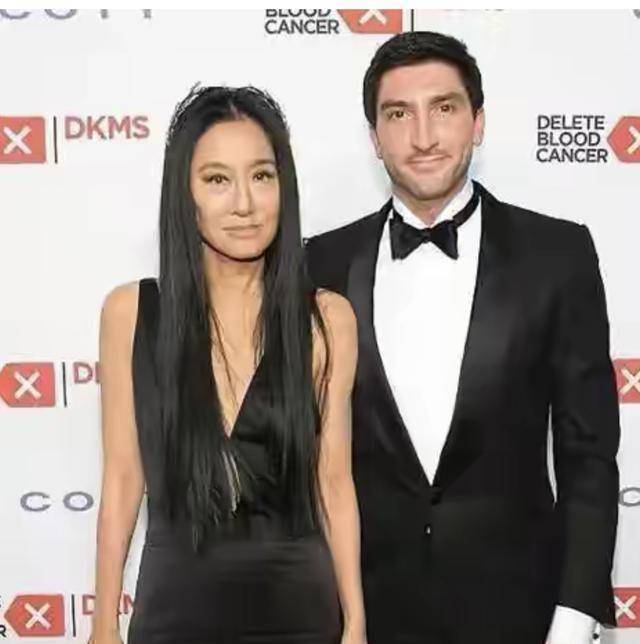 穿露腰衣秀蝴蝶背,20岁少女样_身材_verawang_年龄