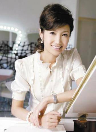 原创只因和郭德纲传出绯闻,遭遇老公家暴的北京卫视春妮,怎么样了?