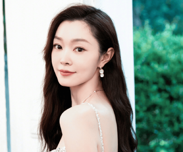 皮肤白皙身材玲珑有致演技也在线口碑好的宋轶真是一股清流